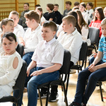Uczniowie Szkoły Podstawowej nr 2 w Białymstoku podczas uroczystego rozdania nagród