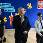 Prezydent Tadeusz Truskolaski przemawia podczas uroczystości w Szkole Podstawowej nr 2 w Białymstoku