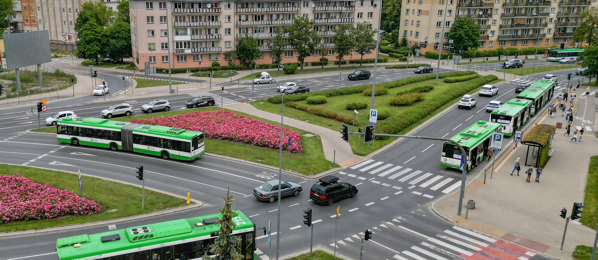 Autobusy BKM na skrzyżowaniu ulic Dąbrowskiego i PIłsudskiego