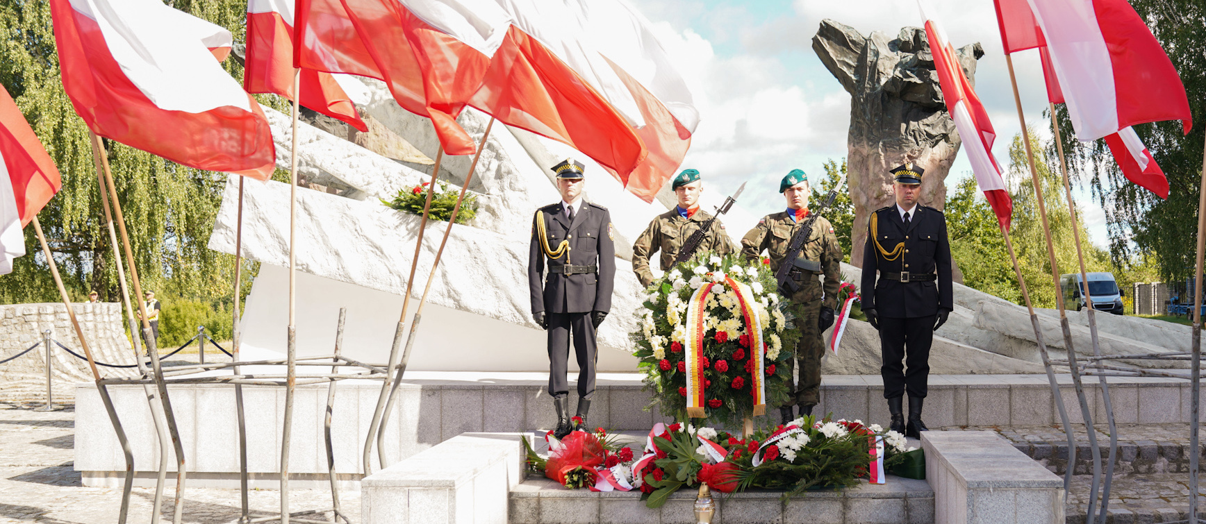 Warta honorowa przy pomniku Obrońców Białegostoku