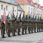 Salwa honorowa w wykonaniu kompanii reprezentacyjnej Wojska Polskiego