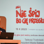 Prezydent Tadeusz Truskolaski przemawia do uczniów