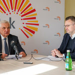 Prezydent Tadeusz Truskolaski, obok siedzi jego zastępca Rafał Rudnicki 