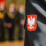Godło Polski znajdujące się na mundurze komendanta