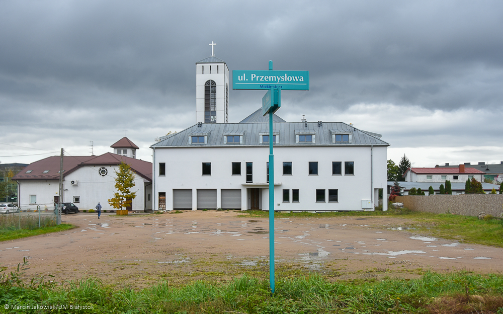Parking przy kościele na ul. Przemysłowej