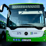 Przód  biało - zielonego autobusu