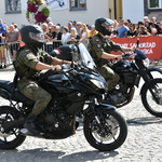 Przejazd wojskowych motocykli