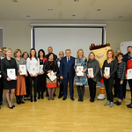 Grupowe zdjęcie prezydenta z wnioskodawcami projektów do Budżetu Obywatelskiego 2020