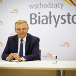 Prezydent Białegostoku Tadeusz Truskolaski w czasie konferencji prasowej