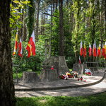 Pomnik upamiętniający miejsce hitlerowskich masowych mordów
