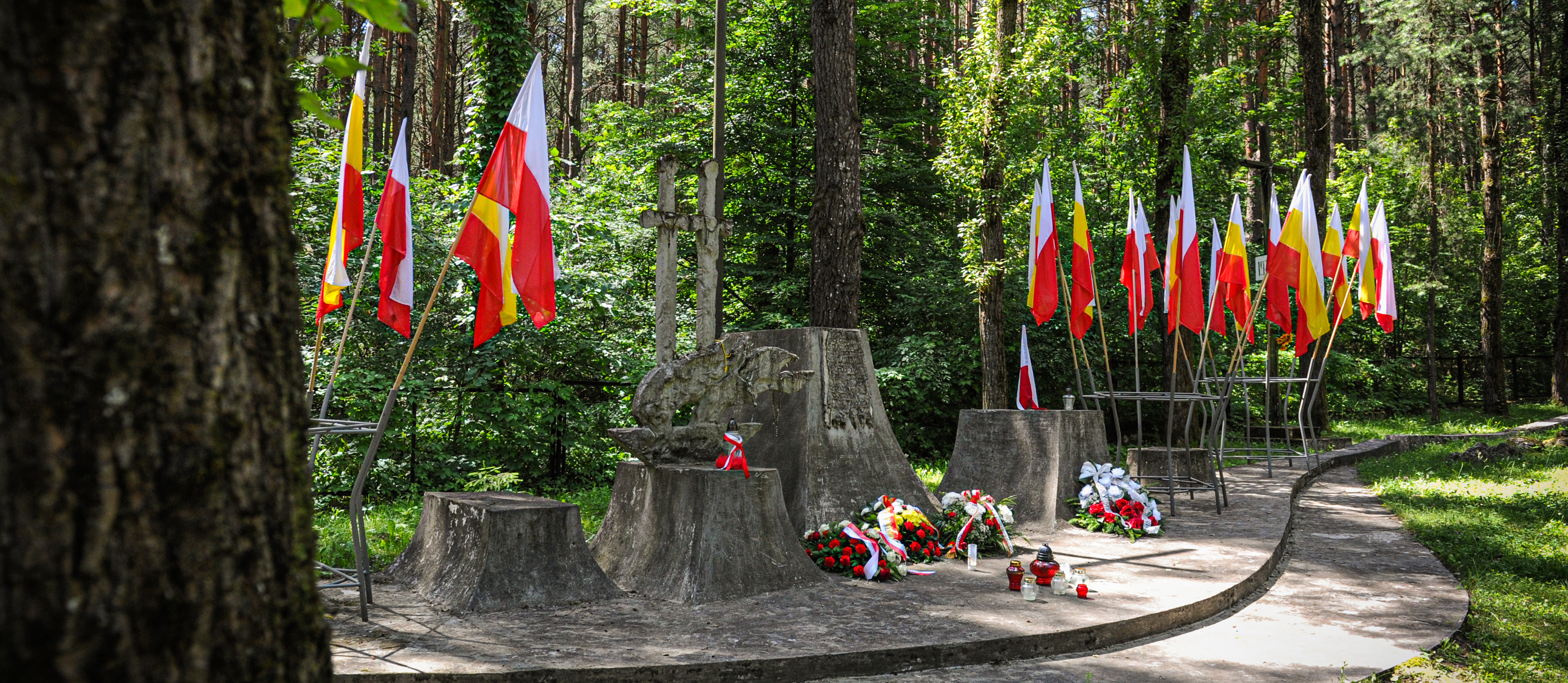 Pomnik upamiętniający miejsce hitlerowskich masowych mordów