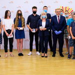 Wspólne zdjęcie Prezydenta Tadeusza Truskolaskiego z zwycięzcami konkursu