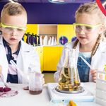 Doświadczenia i eksperymenty dzieci w laboratorium