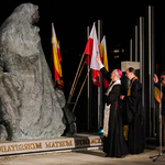 Uroczystość poświęcenia pomnika Bohaterskim Matkom Sybiraczkom w Białymstoku przez hierarchów kościelnych.
