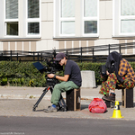 Operator kamery podczas kręcenia sceny do serialu Kruk 2