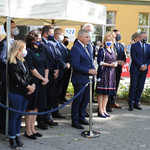 Prezydent miasta Białegostoku Tadeusz Truskolaski wraz z Magdaleną Adamowicz podczas uroczystości nadania nazwy skwerowi imienia śp. Pawła Bogdana Adamowicza