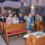 Wierni podczas modlitwy na uroczystej mszy