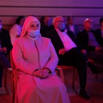 Siostra Elżbieta Fedorowicz ze Zgromadzenia Sióstr Jezusa Miłosiernego wśród zaproszonych gości na sali podczas gali nagród 