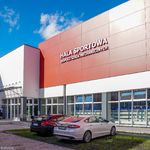 Główne wejście do nowej hali sportowej Zespołu Szkół Mechanicznych w Białymstoku