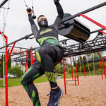 Białostoczanin ćwiczy w parku sportowo-rekreacyjnym