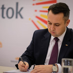 Zastępca Prezydenta Przemysław Tuchliński podczas konferencji na temat sytuacji epidemiologicznej w Białymstoku