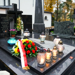 Kwiaty na grobie Andrzeja Piotra Lussy złożone w imieniu Prezydenta Miasta Białegostoku