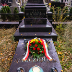 Kwiaty na grobie rodziny Wieczorków, złożone w imieniu Prezydenta Miasta Białegostoku