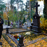 Straż Miejska oddaje hołd przed grobem Franciszka i Walerii Malinowskich