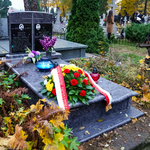 Kwiaty na grobie Wacława Wałuszko, złożone w imieniu Prezydenta Miasta Białegostoku