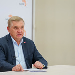Prezydent Tadeusz Truskolaski podczas konferencji