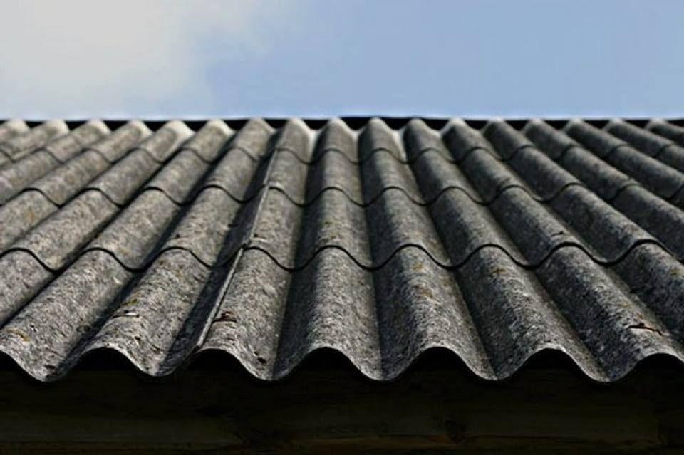 zdjęcie przedstawiające dach z azbestu