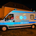 Ambulans z bliska, stojący na Rynku Kościuszki