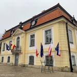 Flagi Polski, Białegostoku, a także Unii Europejskiej przy Pałacyku Ślubów