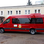 Czerwony bus do przewozu dzieci