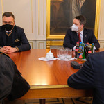 Zastępcy prezydenta Rafał Rudnicki i Przemysław Tuchliński na spotkaniu sztabu kryzysowego