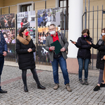 Zastępca prezydenta Rafał Rudnicki oraz organizatorzy wystawy z dziennikarzami