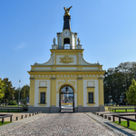 Brama główna Pałacu Branickich, gdzie mieści się Multimedialne Centrum Informacji Turystycznej