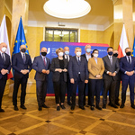 Wszyscy przedstawiciele Unii Metropolii Polskich na wspólnym zdjęciu