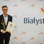 Laureat konkursu Ośmiu Wspaniałych ze statuetką i wyróżnieniem Prezydenta Miasta Białegostoku