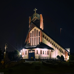 Podświetlony Kościół nocą