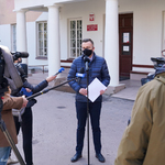 Zastępca prezydenta Rafał Rudnicki podczas konferencji z dziennikarzami