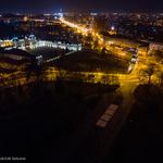 Zapalone znicze oraz panorama miasta  widziane z drona