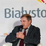 Dyrektor Ryszard Ziębicki podczas wypowiedzi na debacie o lotnisku Krywlany