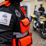 Widok z bliska na strój ratownika medycznego