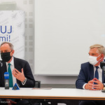 Syn Władysława Bartoszewskiego i prezydent Tadeusz Truskolaski przy stole