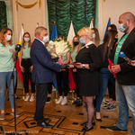 Prezydent Tadeusz Truskolaski składa gratulacje