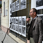 Zastępca Prezydenta Białegostoku Zbigniew Nikitorowicz wypowiadający się przez mikrofon