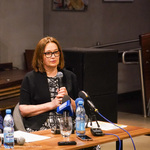 Dyrektor Białostockiego Ośrodka Kultury Grażyna Dworakowska przemawia do mikrofonu podczas konferencji