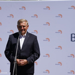 Prezydent Tadeusz Truskolaski przemawia do mikrofonu podczas inauguracji konkursu