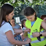 przedstawiciele służb wraz z dziećmi
